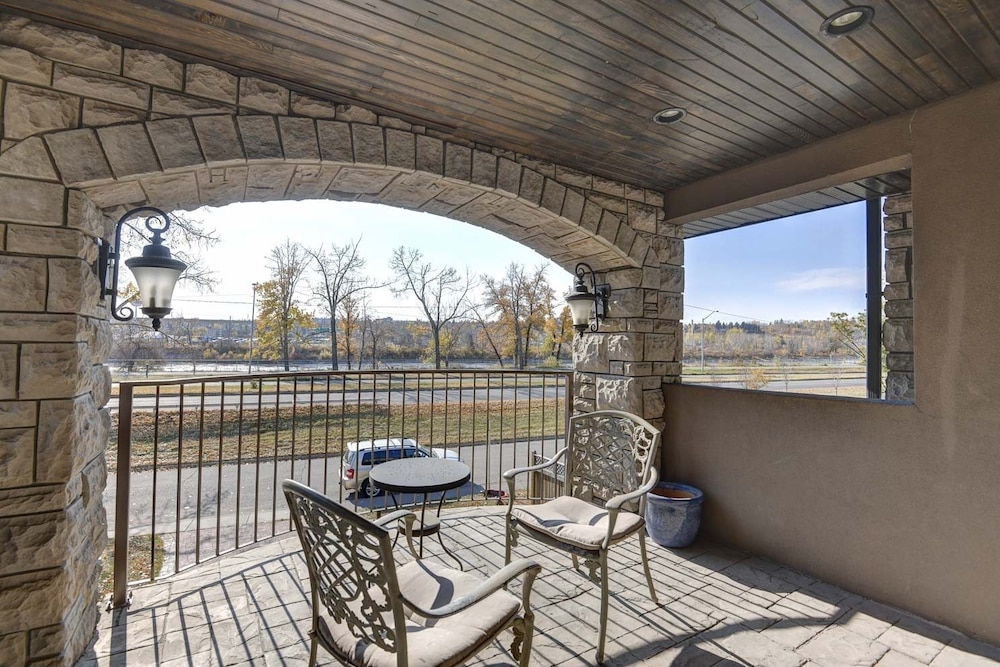 Westmount River Inn 25/48