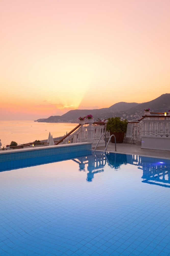 Sunny Hill Alya Hotel 38/53