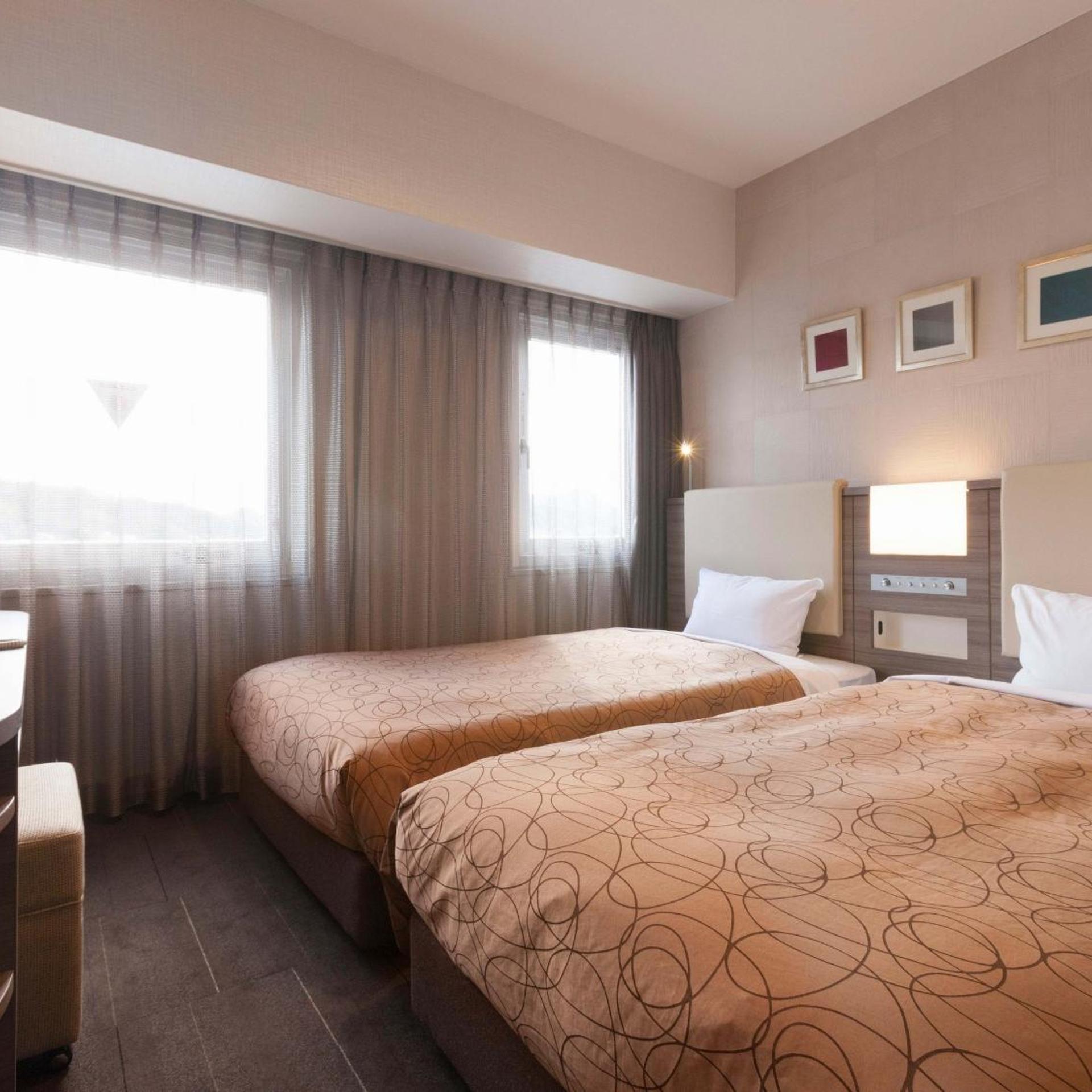Hollywood, Twin Beds, Sea View