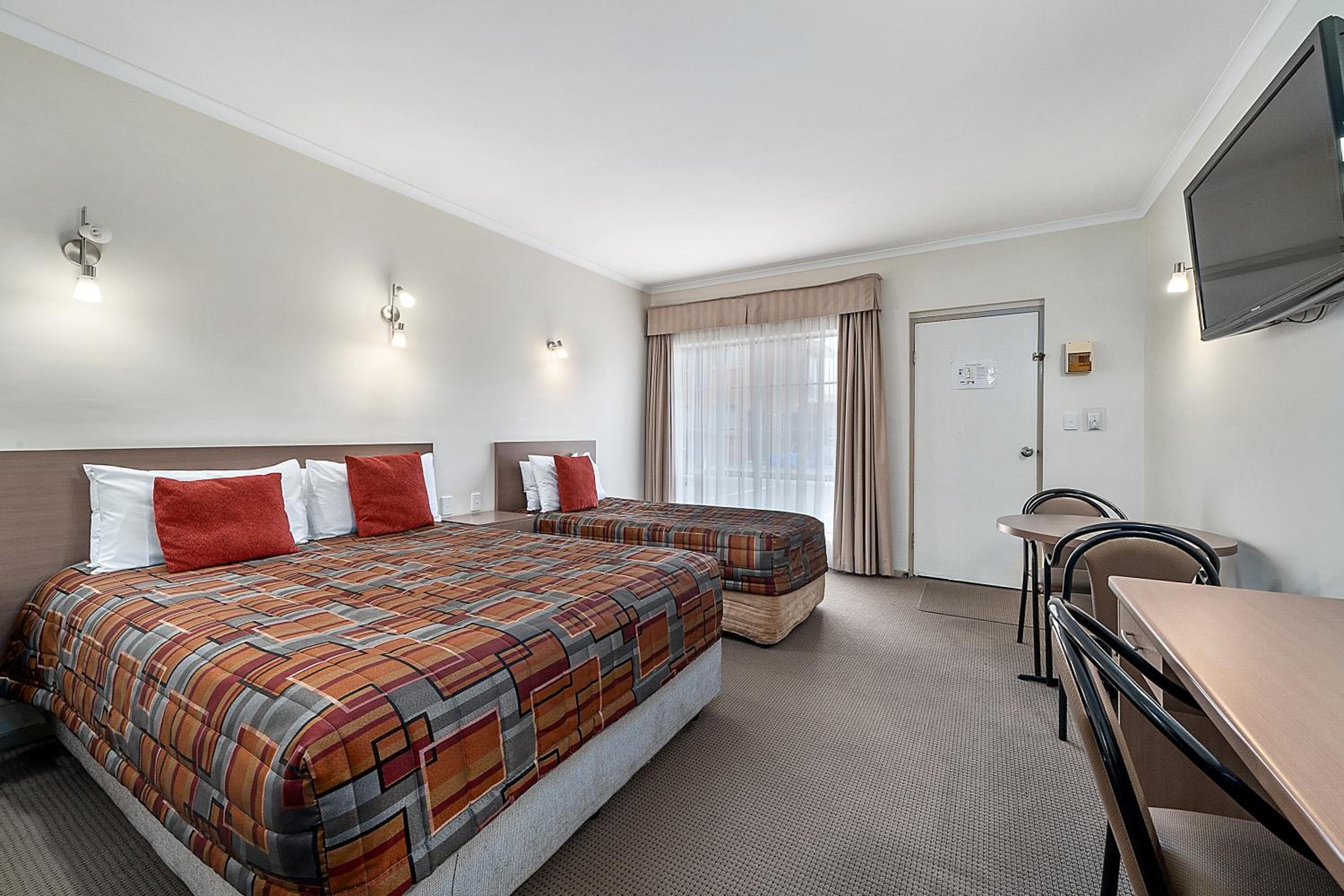 Deluxe, Twin Beds