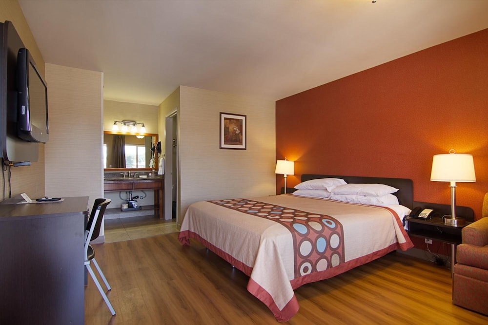 Motel6 La Mesa, CA 22/67
