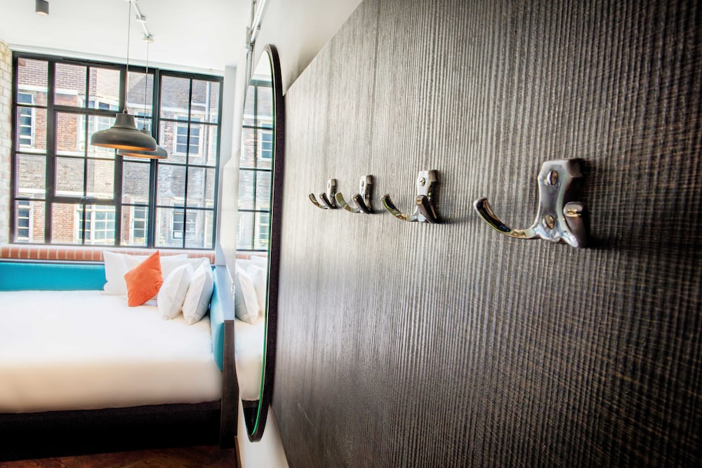 New Road Hotel 38/53