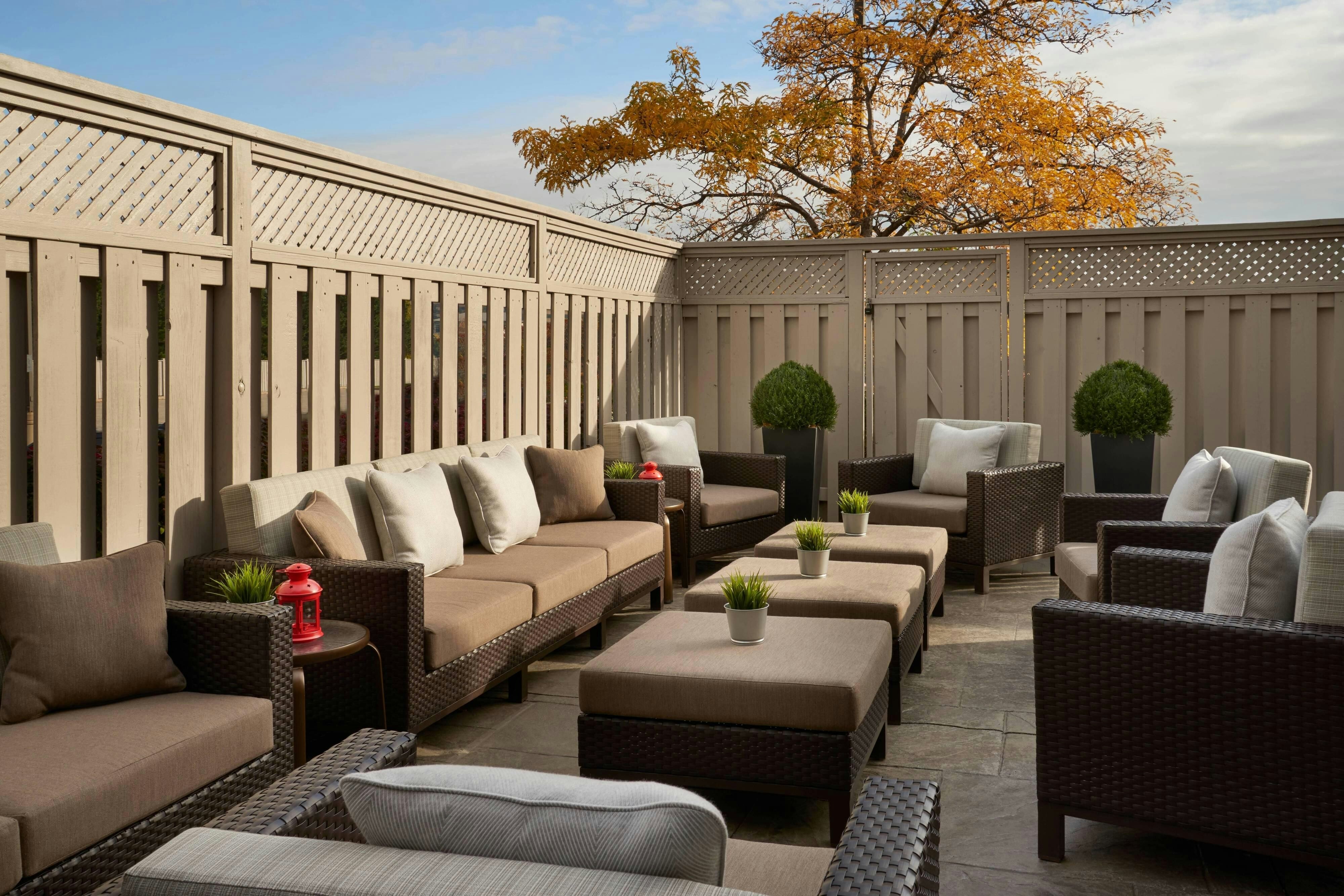 Courtyard Marriott Toronto Airport 24/56
