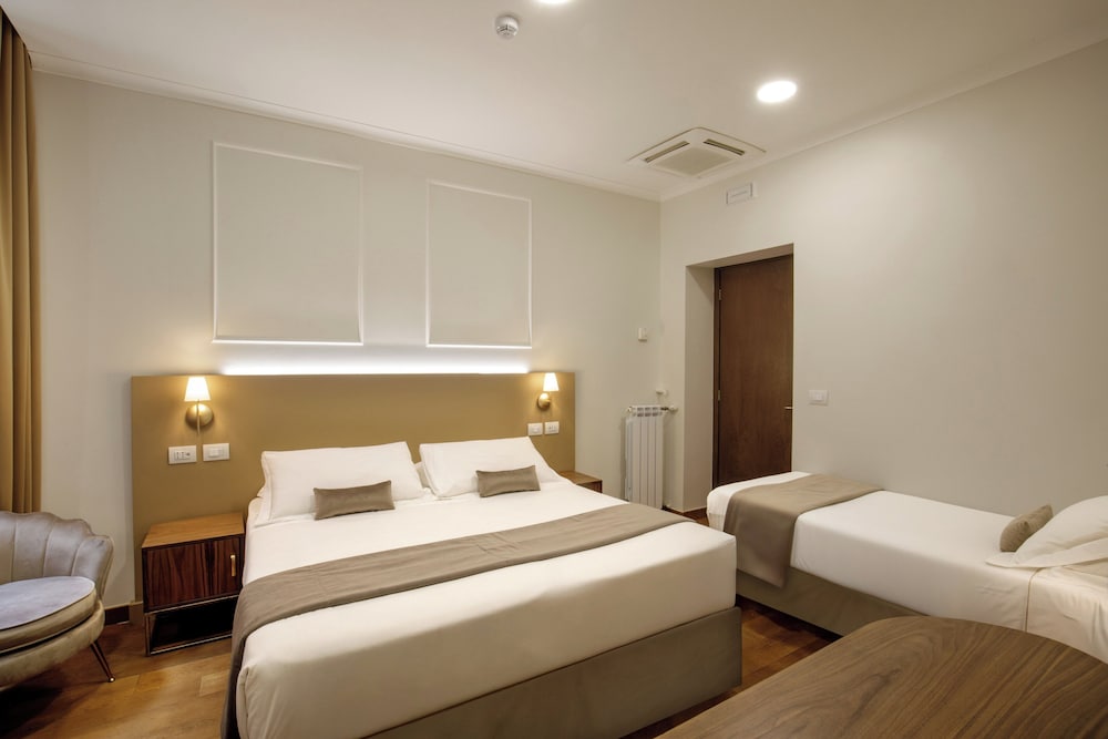 ROOM, TRIPLE