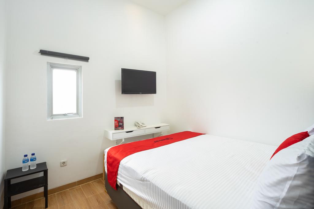 Reddoorz Plus Danau Sunter Utara 11/17