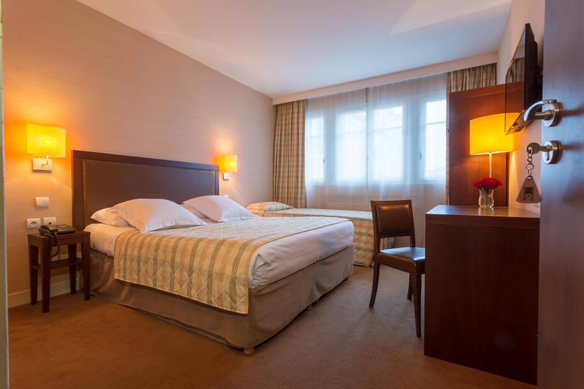DELUXE, DOUBLE BED