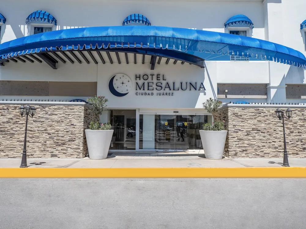 Hotel Mesaluna Short and Long Stay 4/74