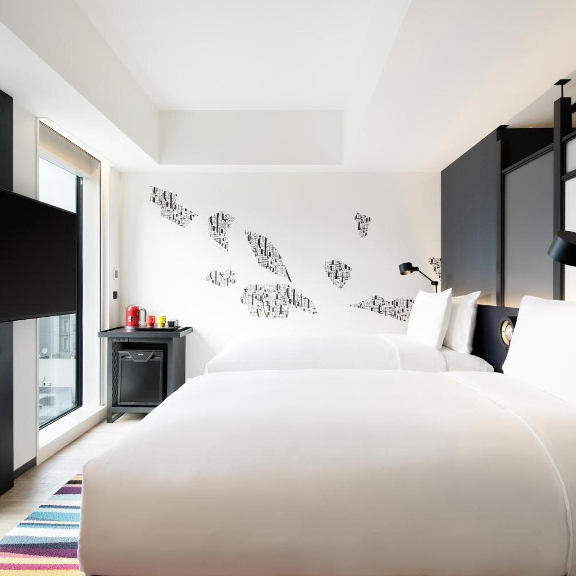 Savvy, Guest Room, Twin Beds