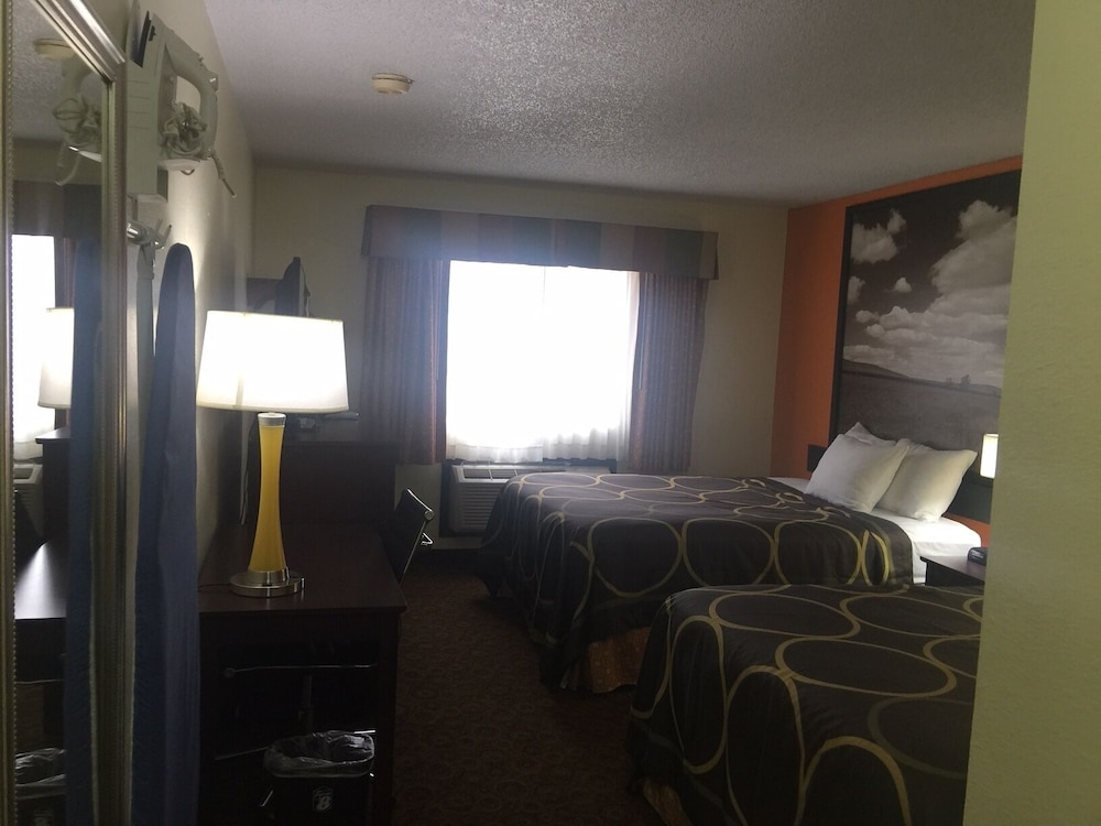 Super 8 By Wyndham Emporia 6/34