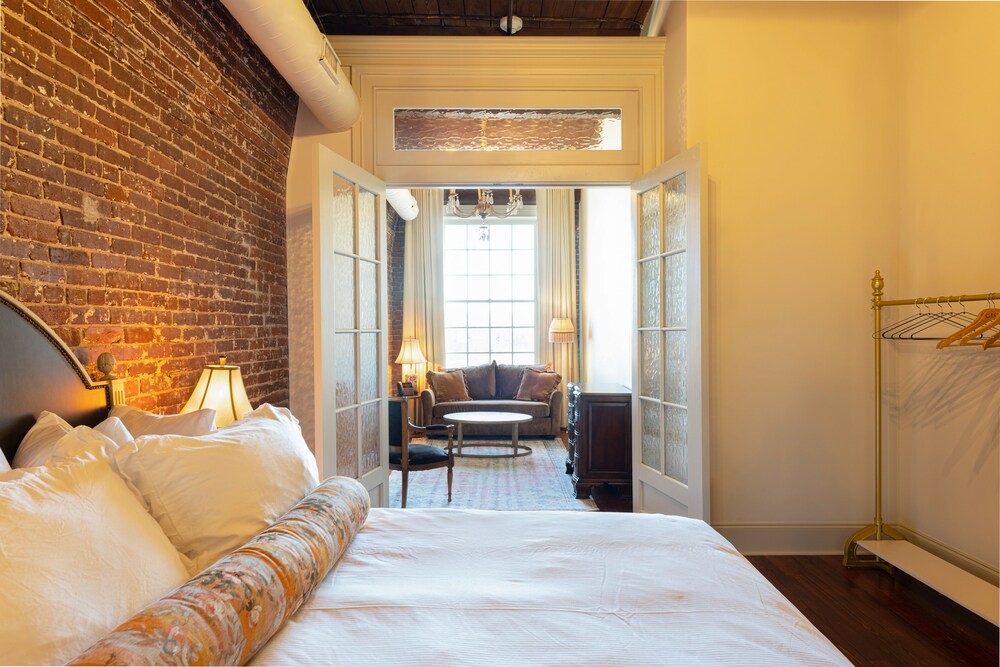 Hotel Cleo, Knoxville Downtown, a Tribute Portfolio Hotel 6/50