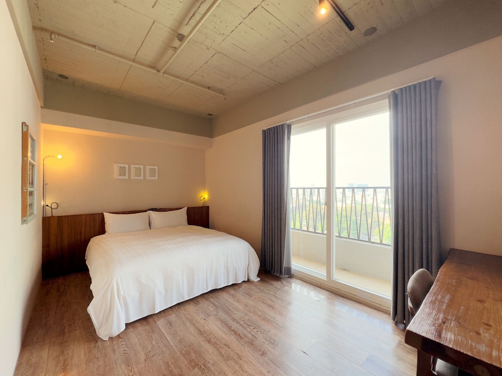 EXECUTIVE, DOUBLE BED