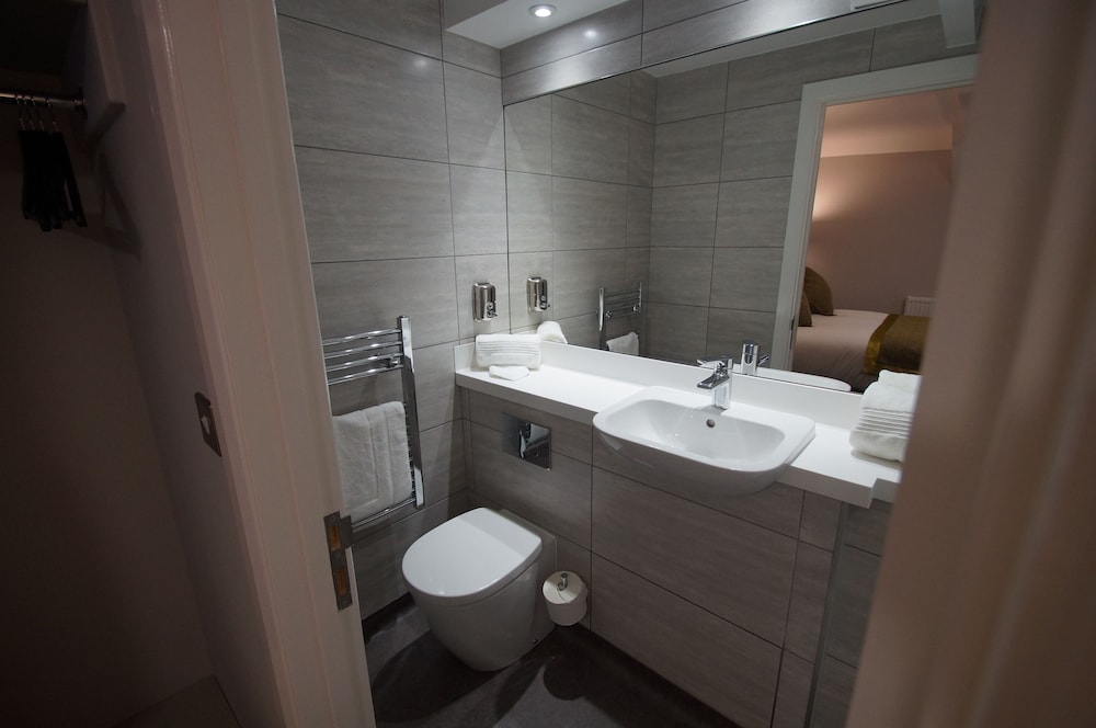 New Park Hotel 46/50