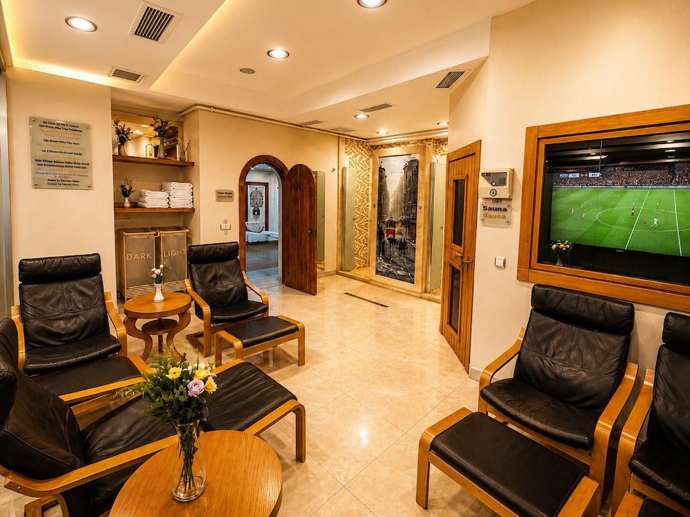 Glk Premier Regency Suites And Spa 55/74