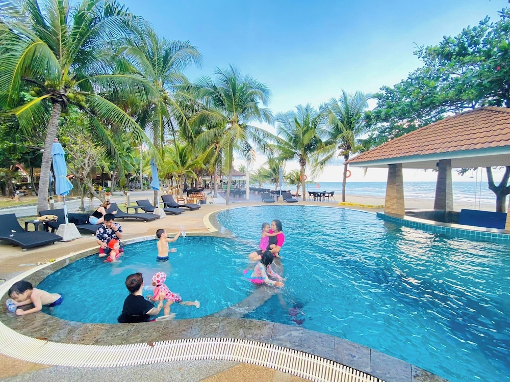 Alongkot Beach Resort Khanom 24/30