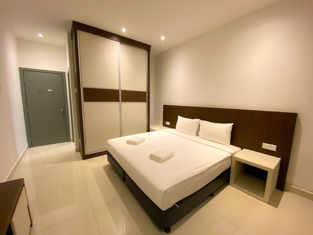 AZ HOTEL & SERVICED APARTMENTS 4/36