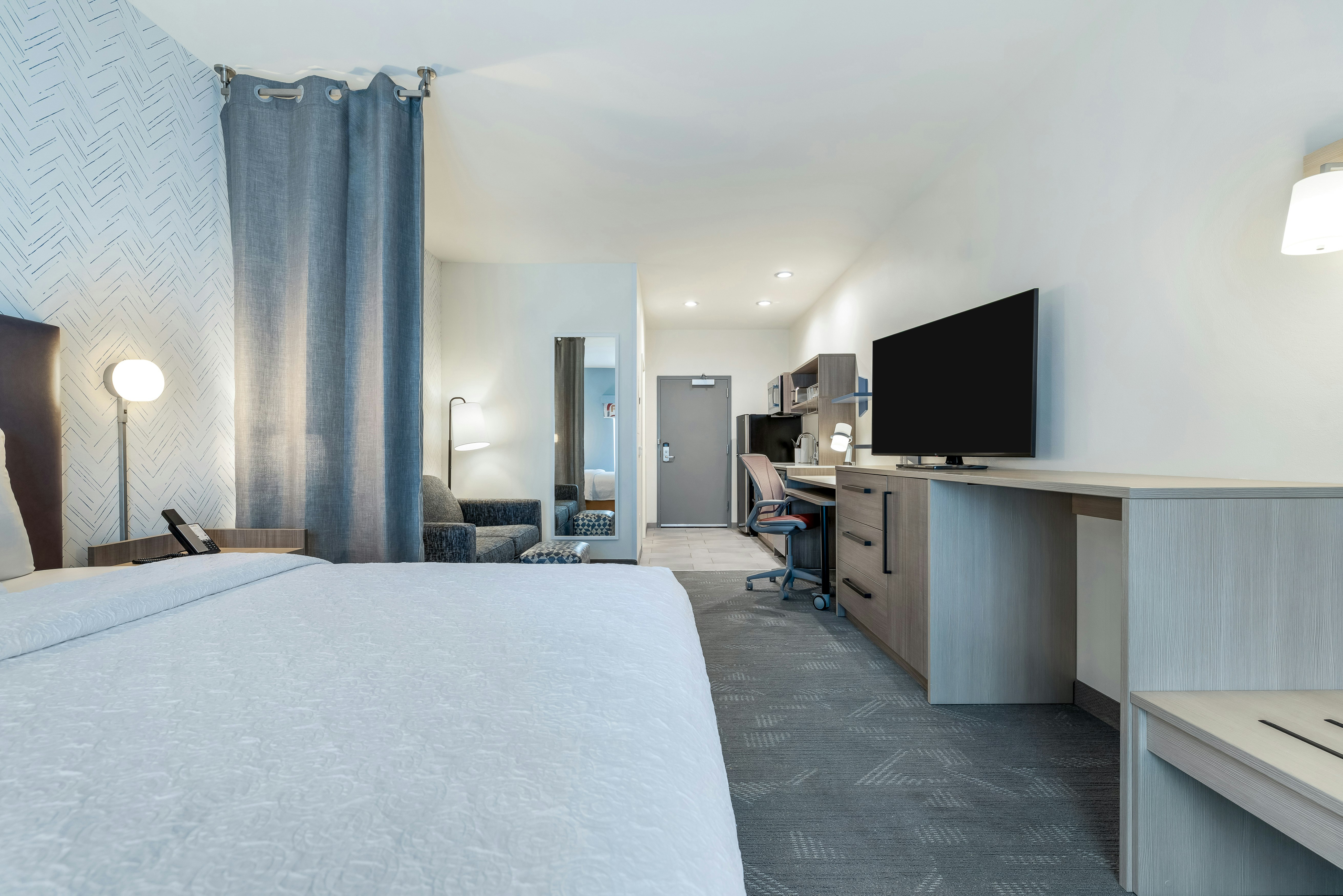 STUDIO, SUITE, KING BED