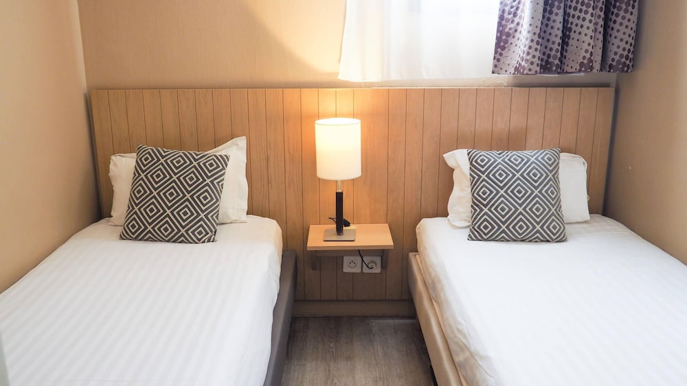 Family, Studio, Twin Beds, Sofa, Pool Access, Accessible
