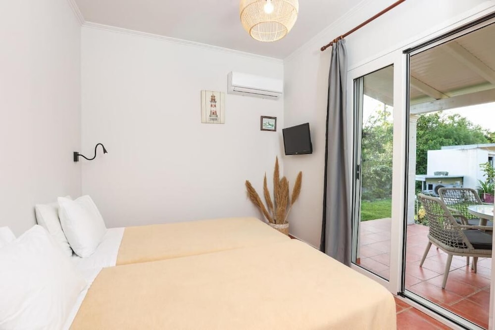 THREE STARS BEACH HOTEL 28/60