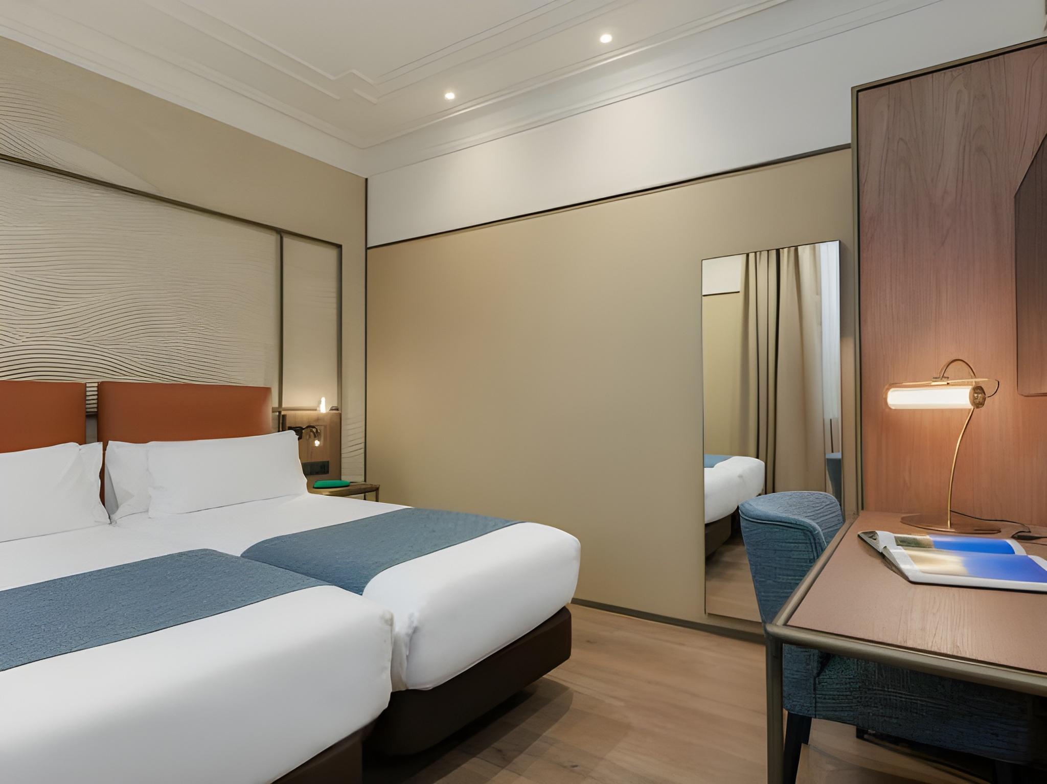 Interior, Standard, Twin Beds