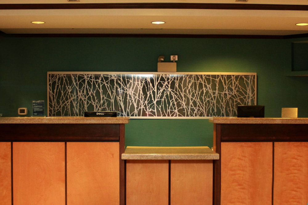 Fairfield Inn Suites Fairmont 2/19