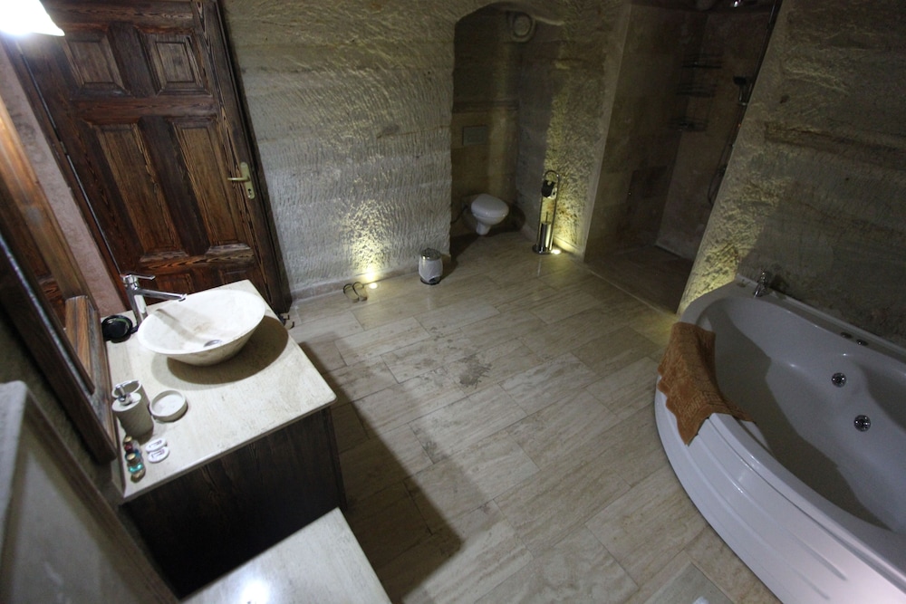 Family Cave Suites Hotel 50/50