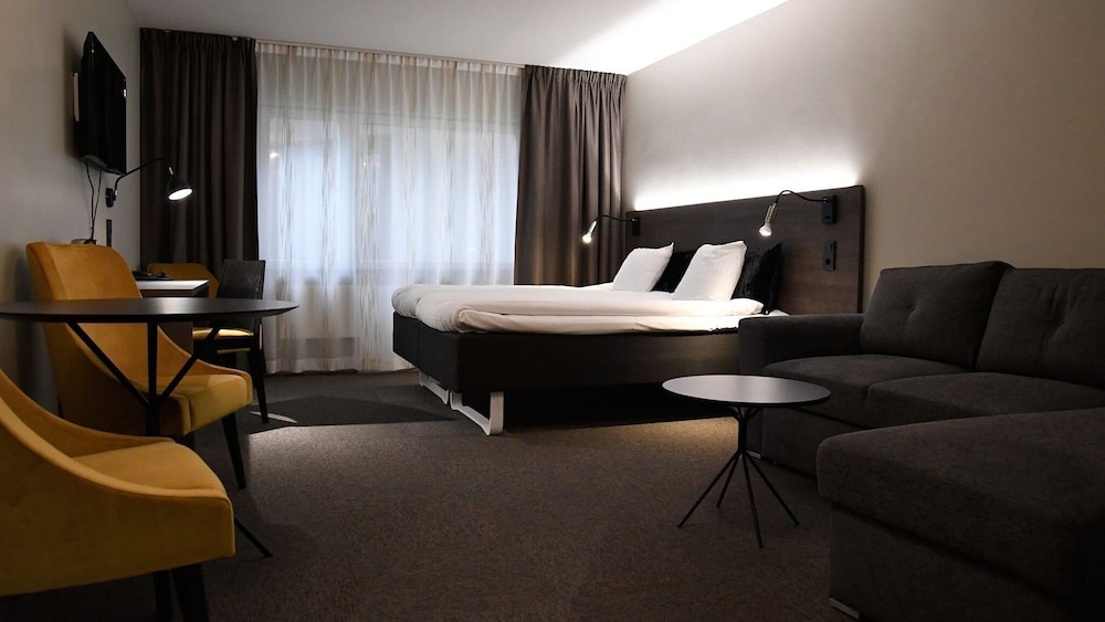 Deluxe, Double Bed