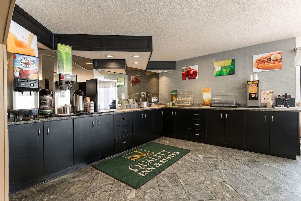Quality Inn & Suites Portage Central 7/53