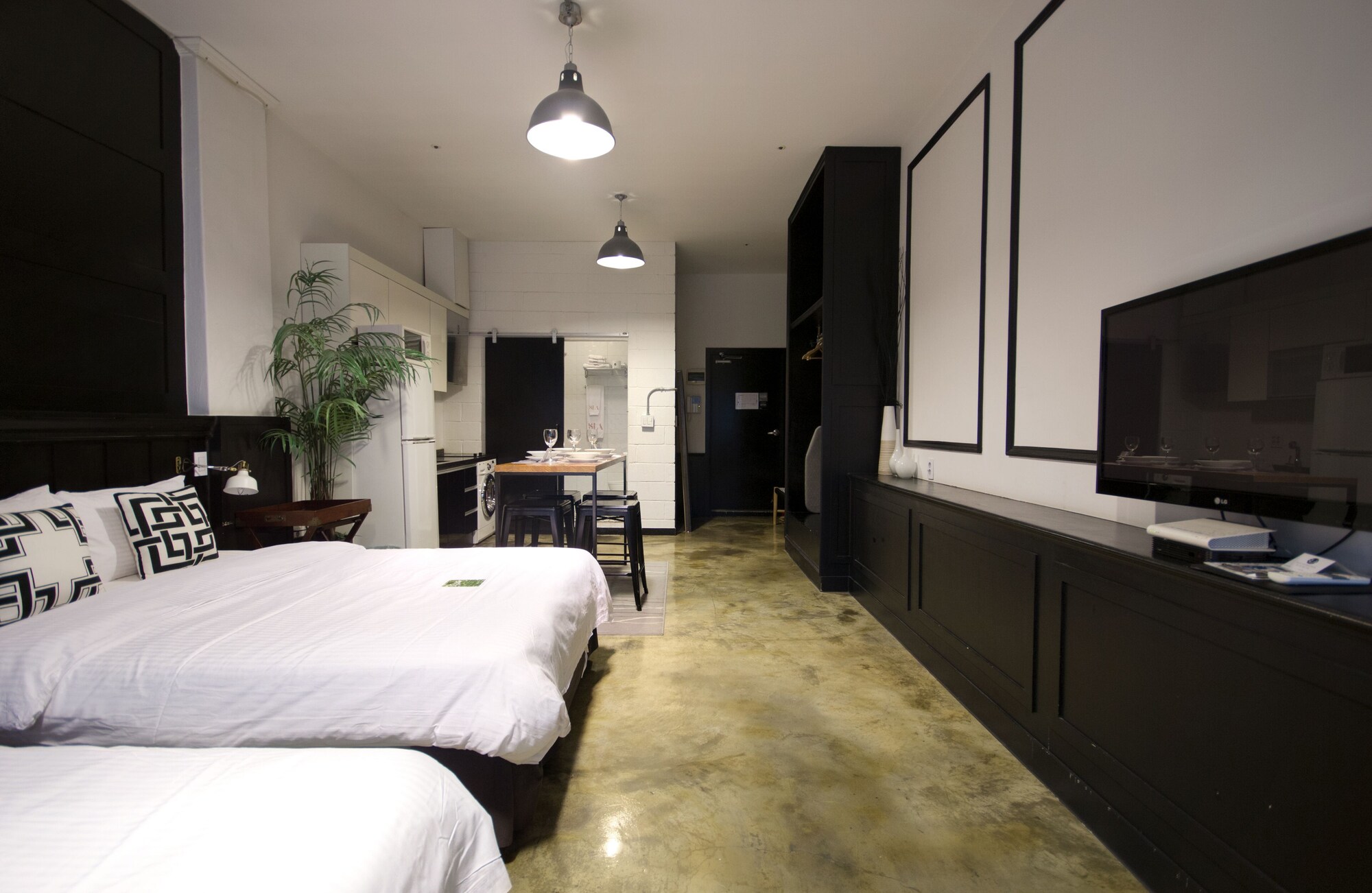 UPTOWN, LOFT
