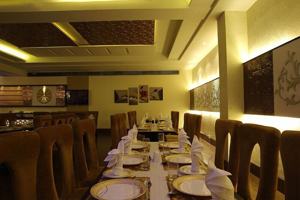 OYO Premium Bhai Bala Chowk 33/48