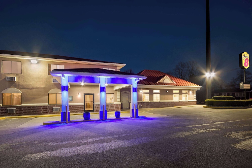 Super 8 by Wyndham Elizabethtown 7/61