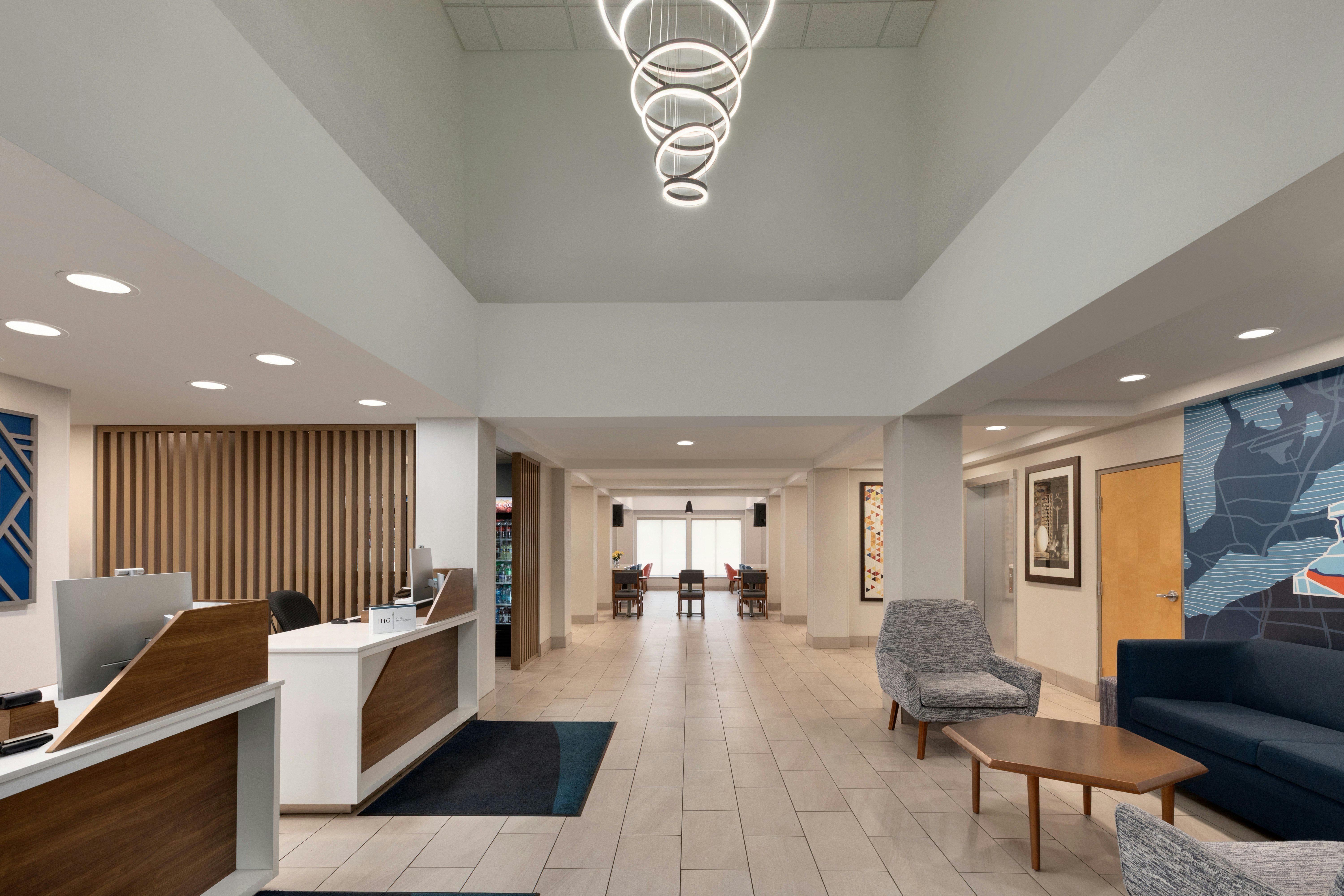 Holiday Inn Express Syracuse Airport 11/65