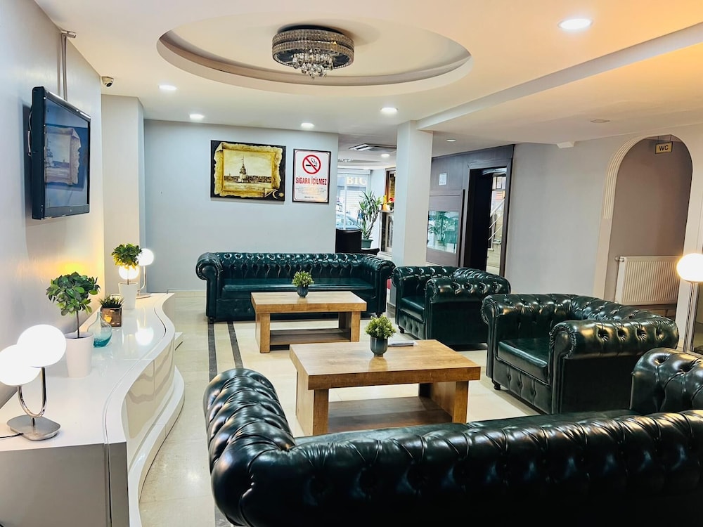 Lal Hotel 24/35
