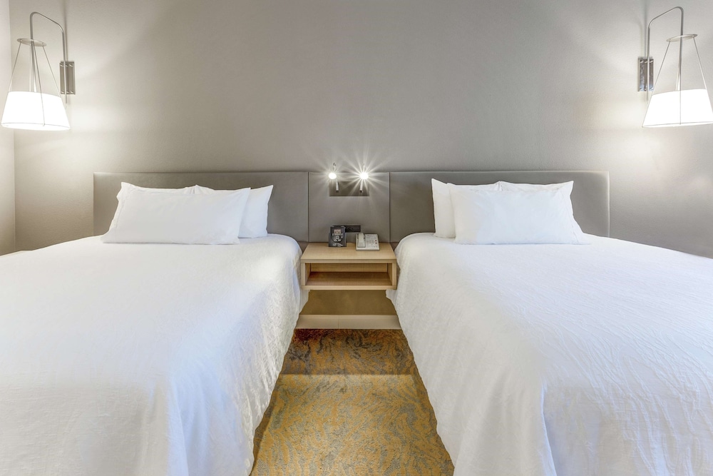 Hilton Garden Inn St. Charles 14/48