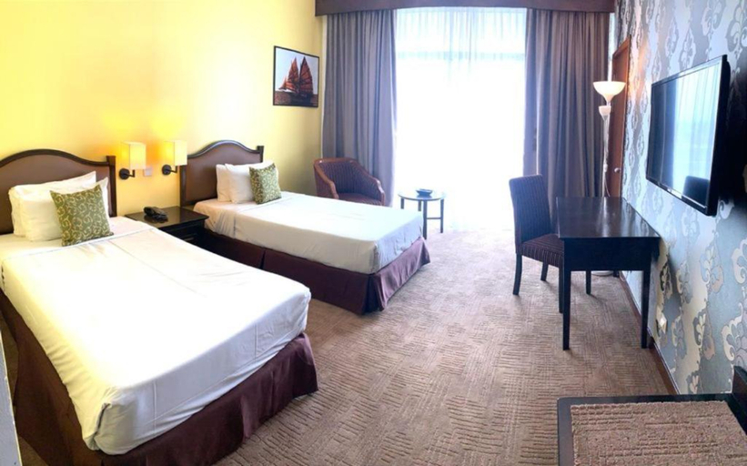 Standard, Twin Beds, Town View