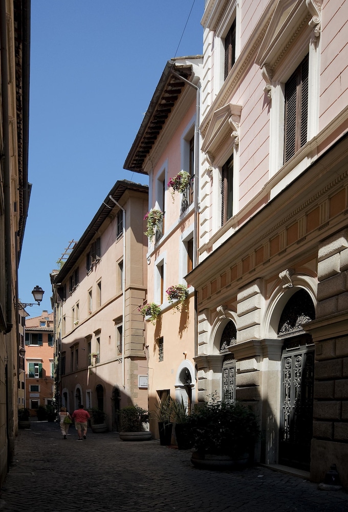 GIGLI D'ORO SUITE 31/33