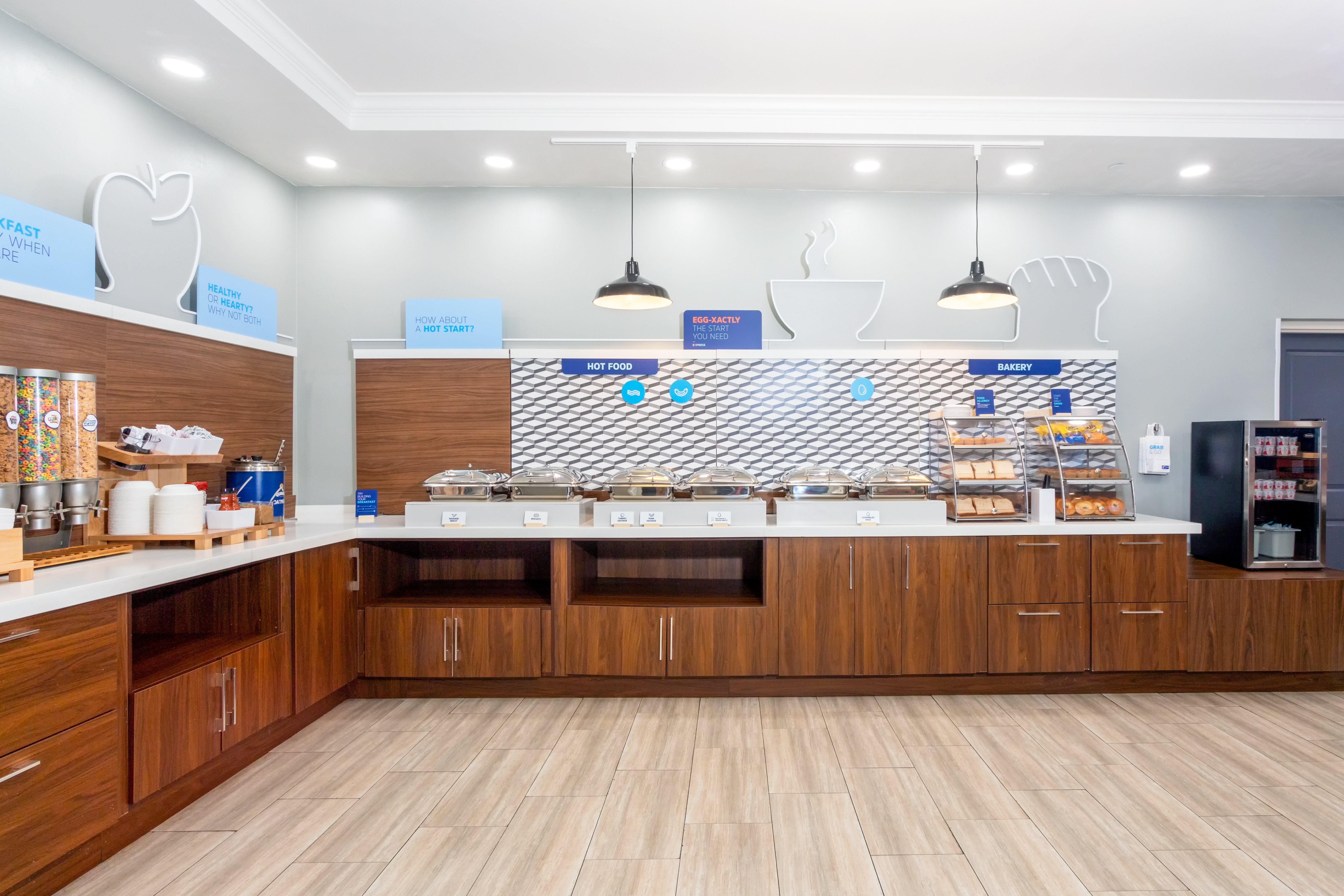 Holiday Inn Express and Suites Orlando - International Drive 12/79