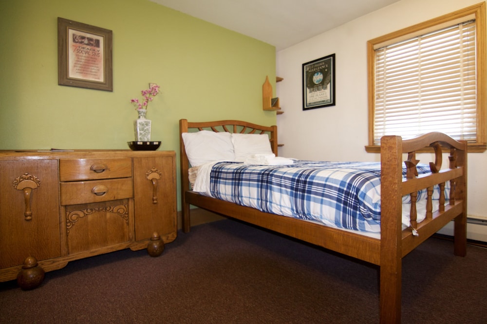 Qupqugiaq Inn 12/61