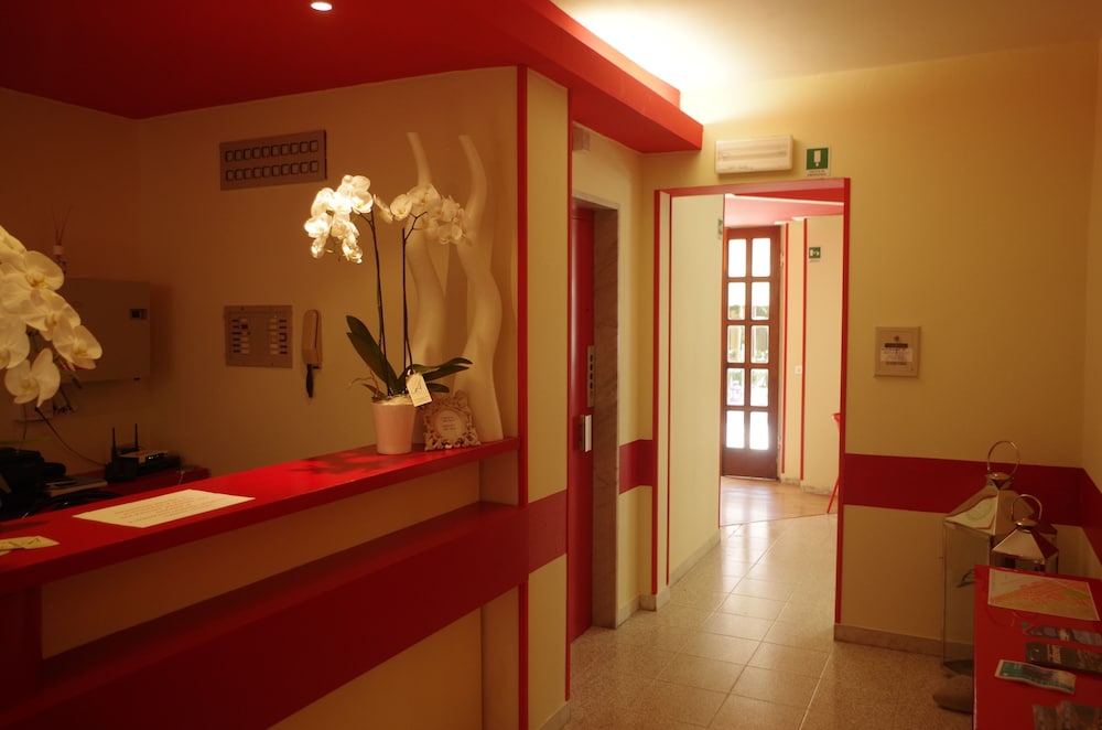 Alba Hotel 2/50