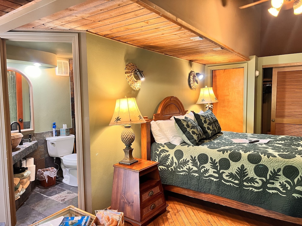 ROOM, DOUBLE BED