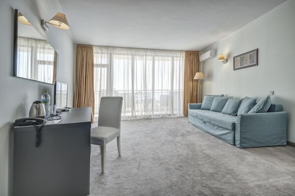 HOTEL CONTINENTAL 27/41