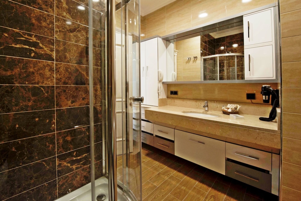 Lir Residence Suites 23/43
