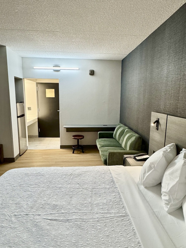 Econo Lodge Wexford 10/16