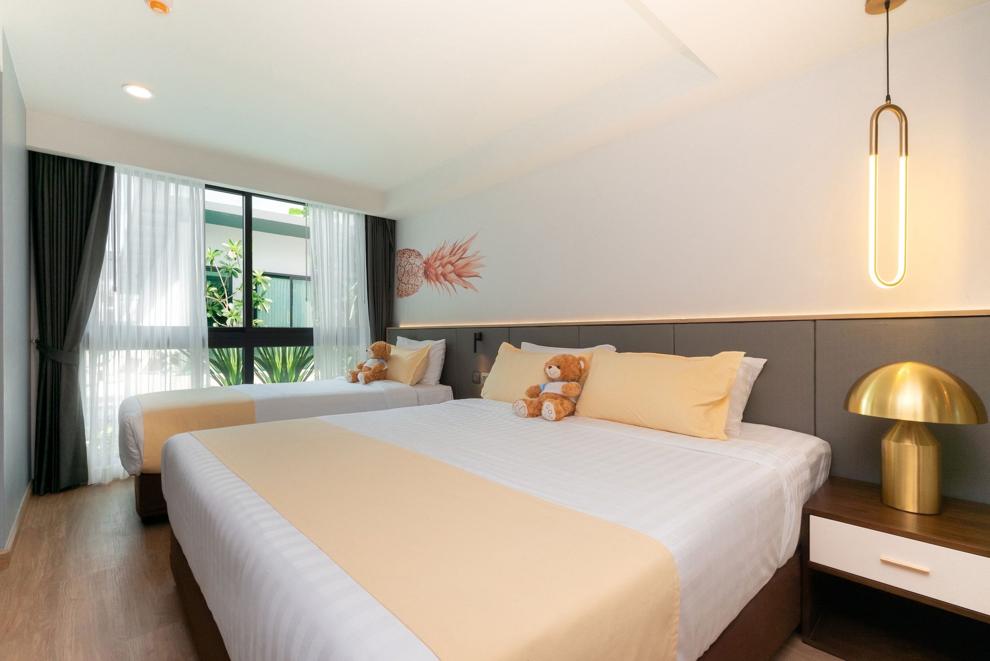 Junior Triple Suite Pool Access