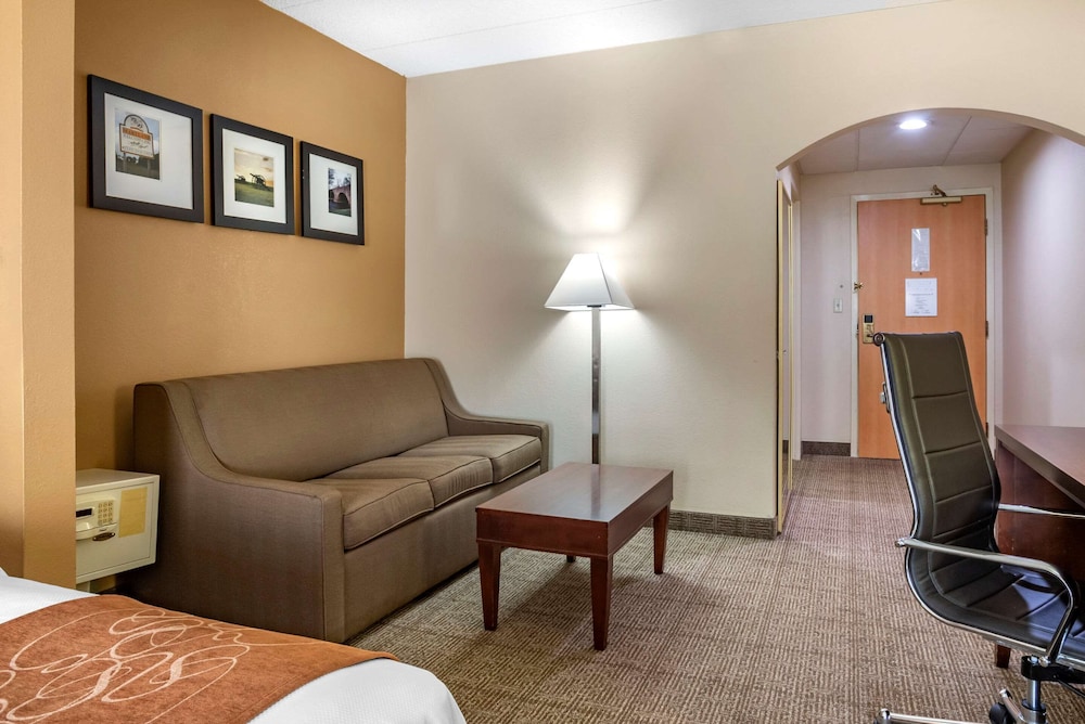 Comfort Suites Hagerstown Southeast 26/39