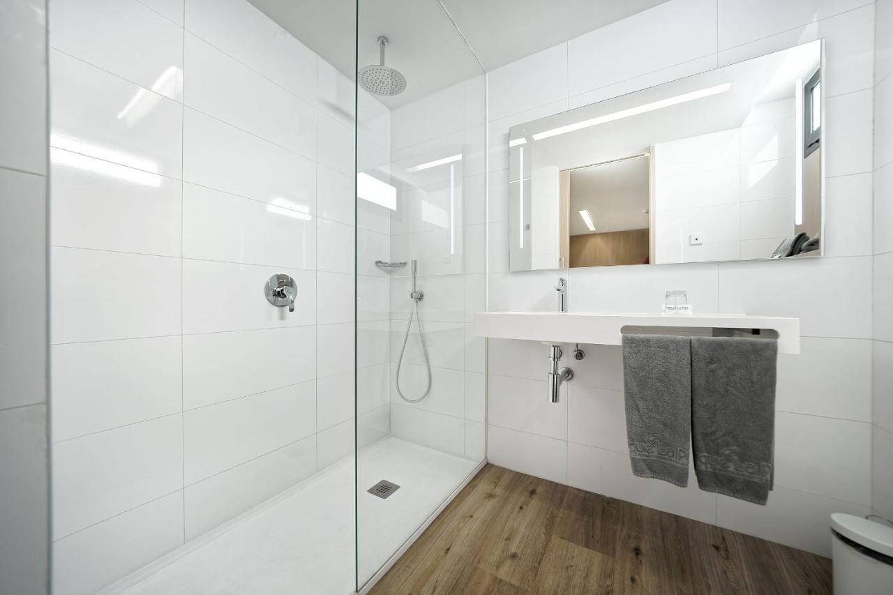 2 Bedrooms, Apartment, Pool View