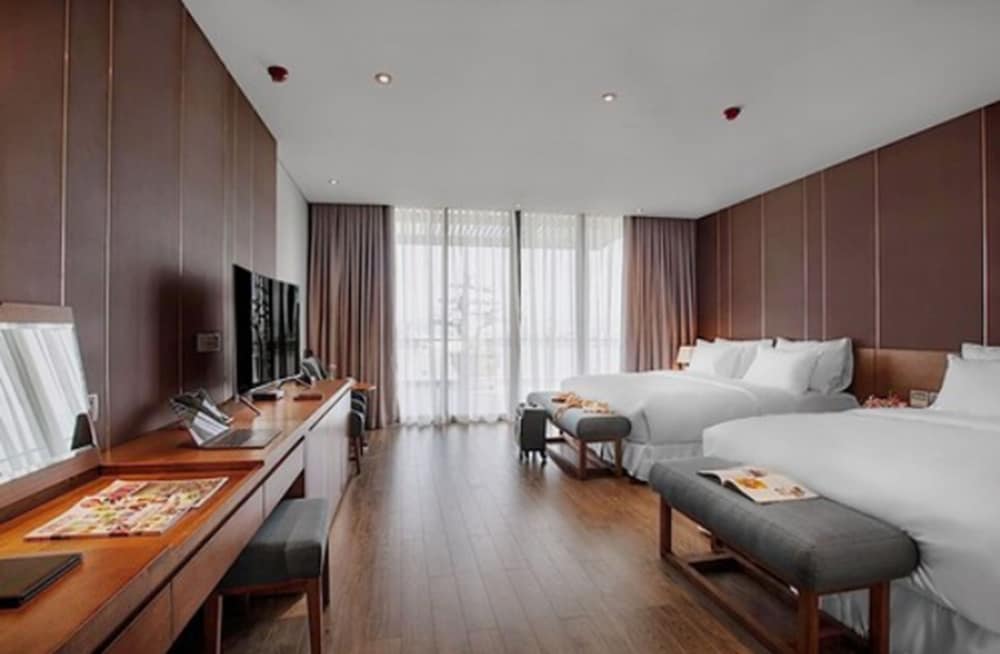 Avora Hotel 23/59