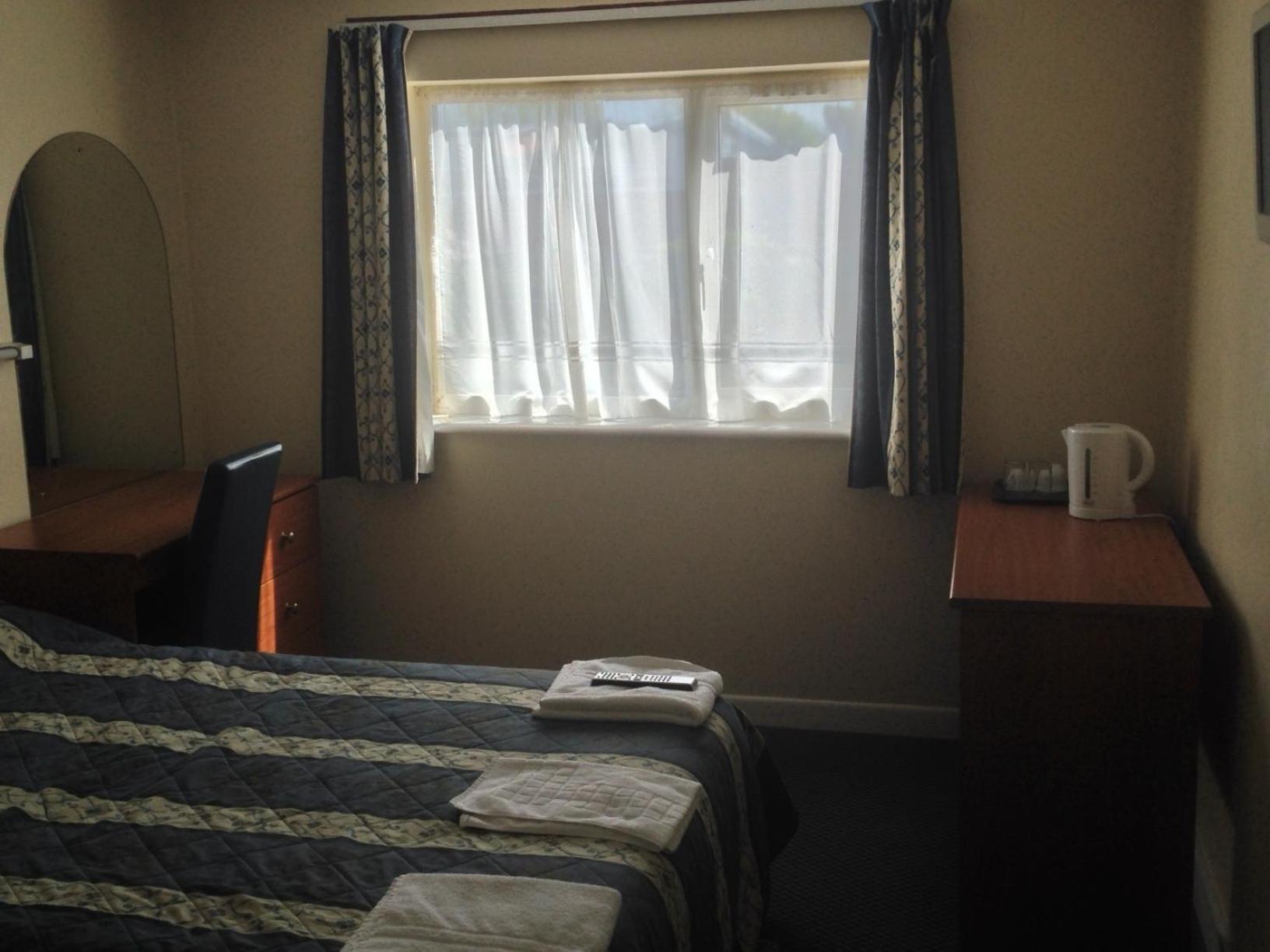 Elmhurst Hotel 8/24