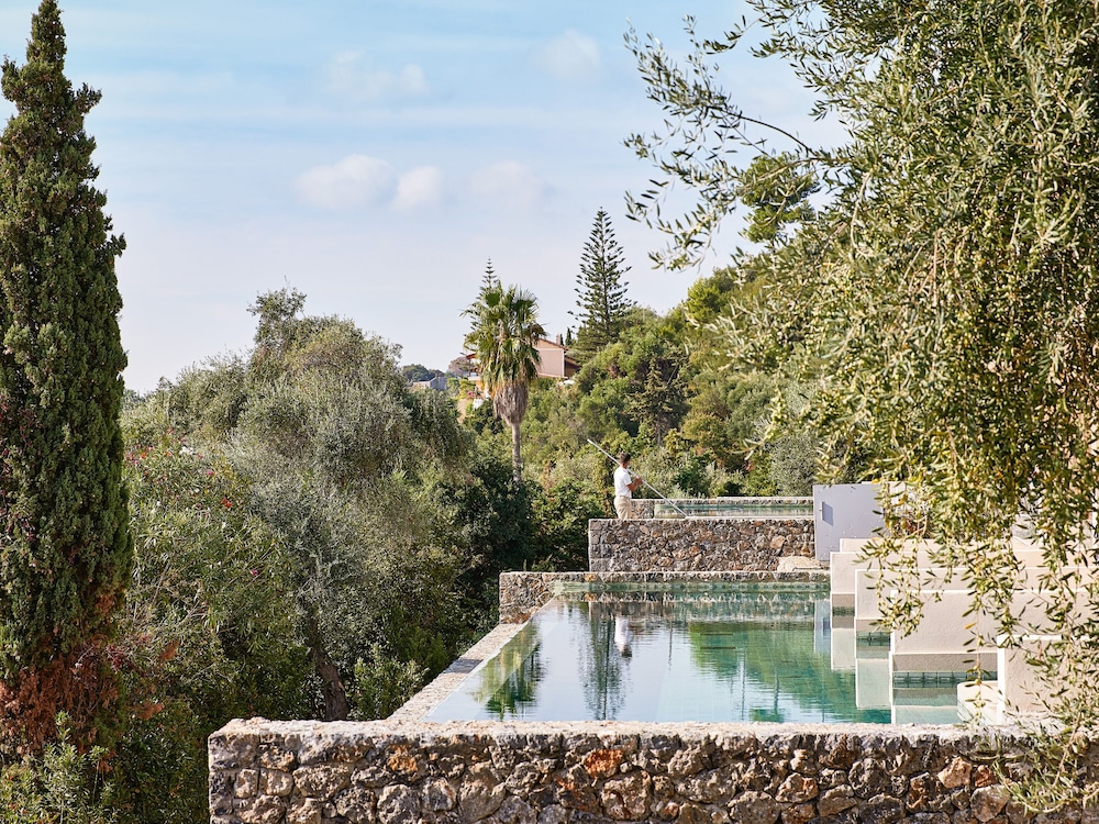 Corfu Imperial, A Resort to Live 7/74