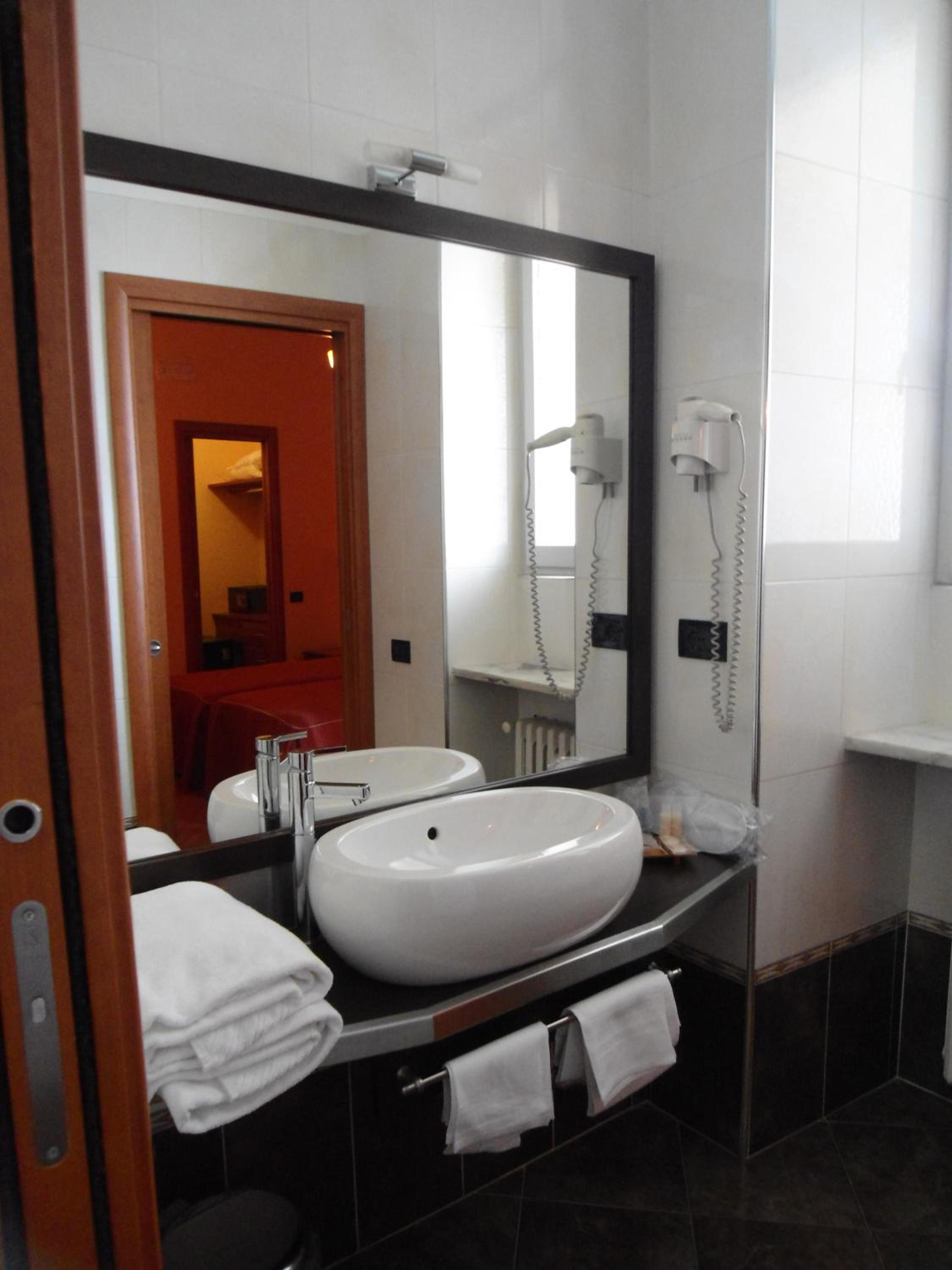 Room, Single, Continental 6/6