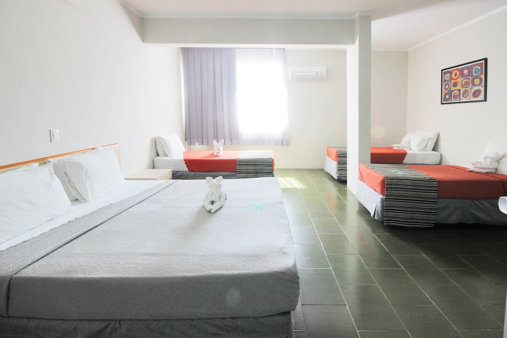 Cris Hotel 24/69